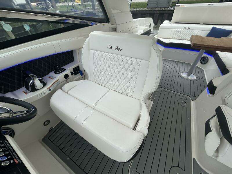 35ft Sea Ray Yacht For Sale