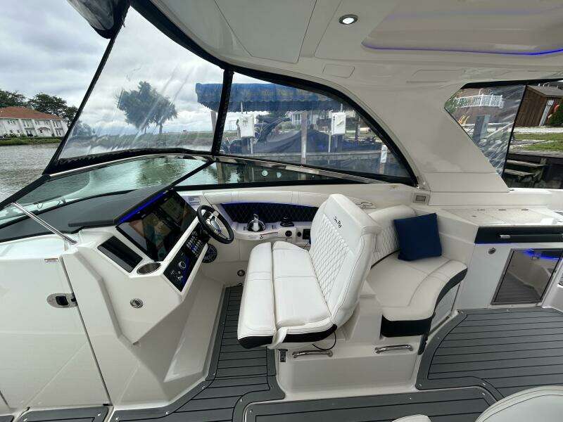 35ft Sea Ray Yacht For Sale