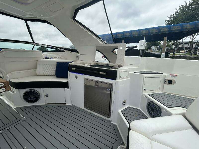 35ft Sea Ray Yacht For Sale