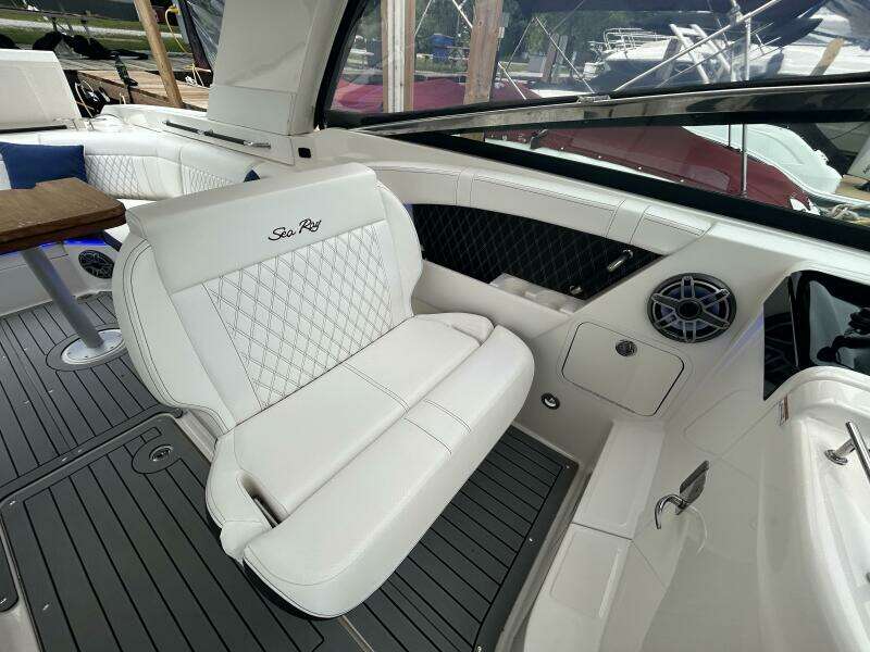 35ft Sea Ray Yacht For Sale