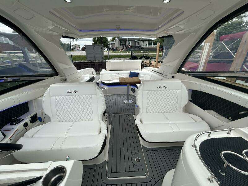 35ft Sea Ray Yacht For Sale