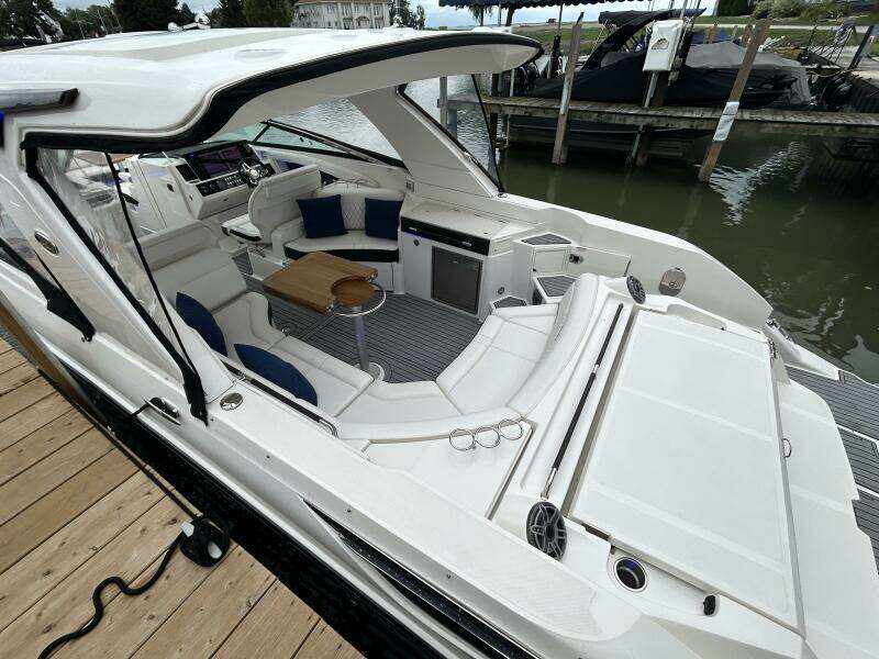 35ft Sea Ray Yacht For Sale