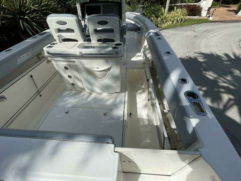 28ft Boston Whaler Yacht For Sale