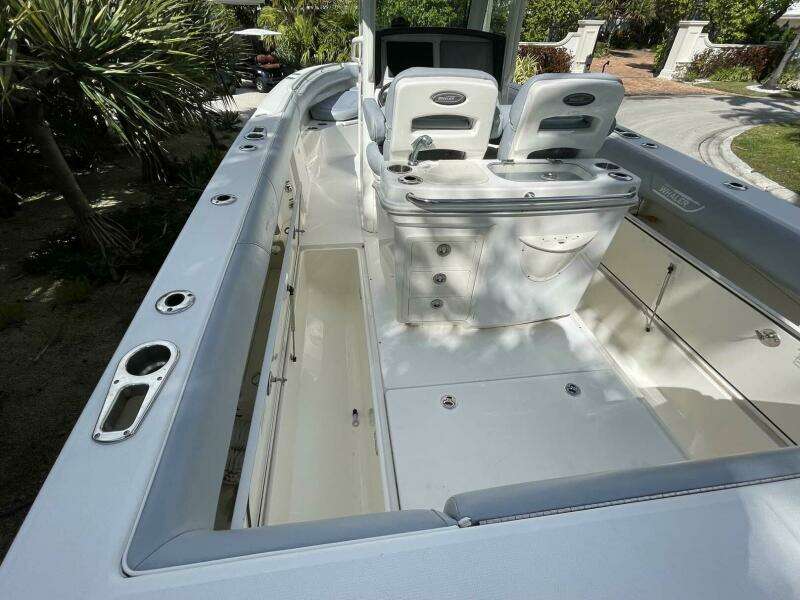 28ft Boston Whaler Yacht For Sale