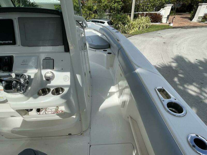 28ft Boston Whaler Yacht For Sale