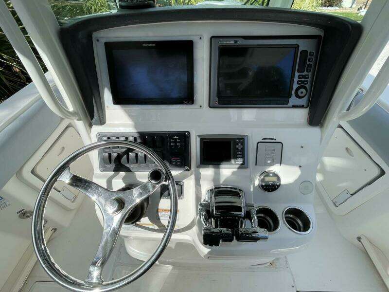 28ft Boston Whaler Yacht For Sale