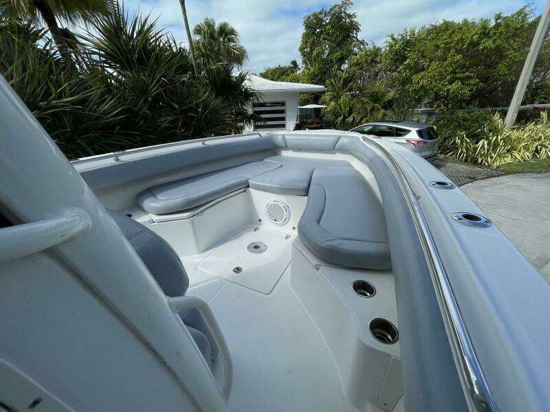 28ft Boston Whaler Yacht For Sale