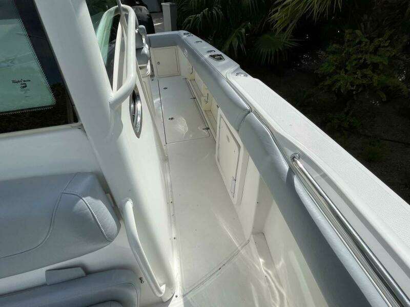 28ft Boston Whaler Yacht For Sale