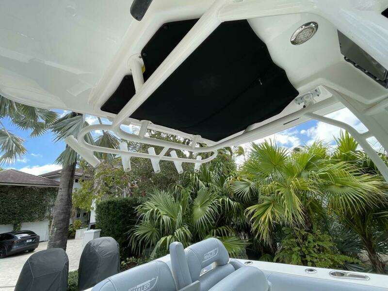 28ft Boston Whaler Yacht For Sale