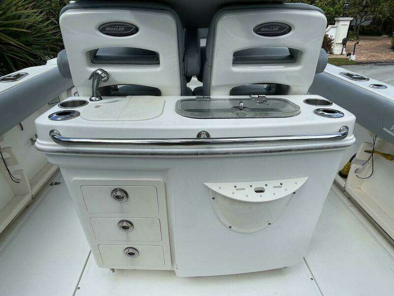28ft Boston Whaler Yacht For Sale
