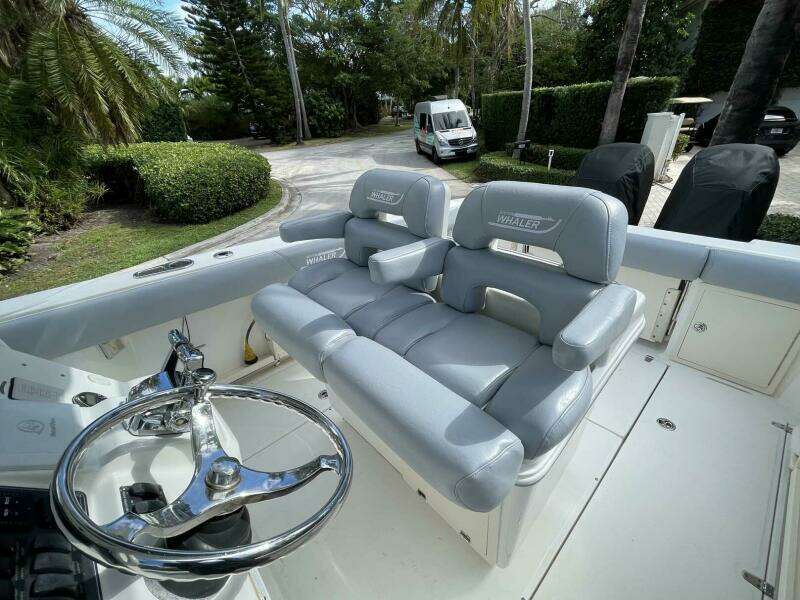 28ft Boston Whaler Yacht For Sale