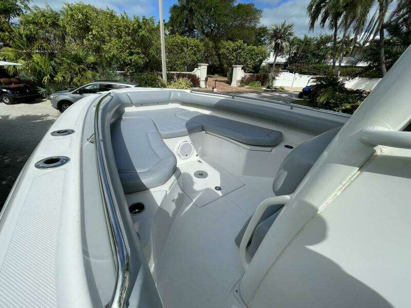 28ft Boston Whaler Yacht For Sale