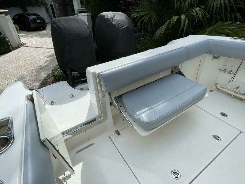 28ft Boston Whaler Yacht For Sale