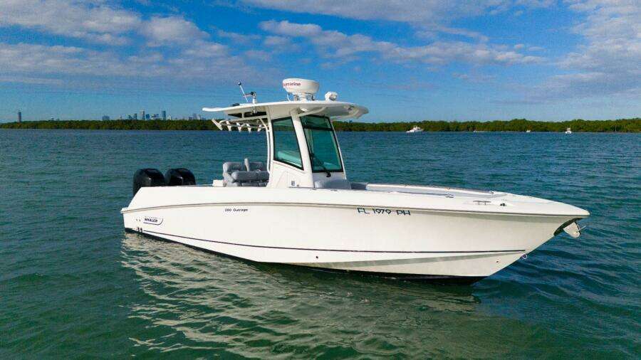 28ft Boston Whaler Yacht For Sale