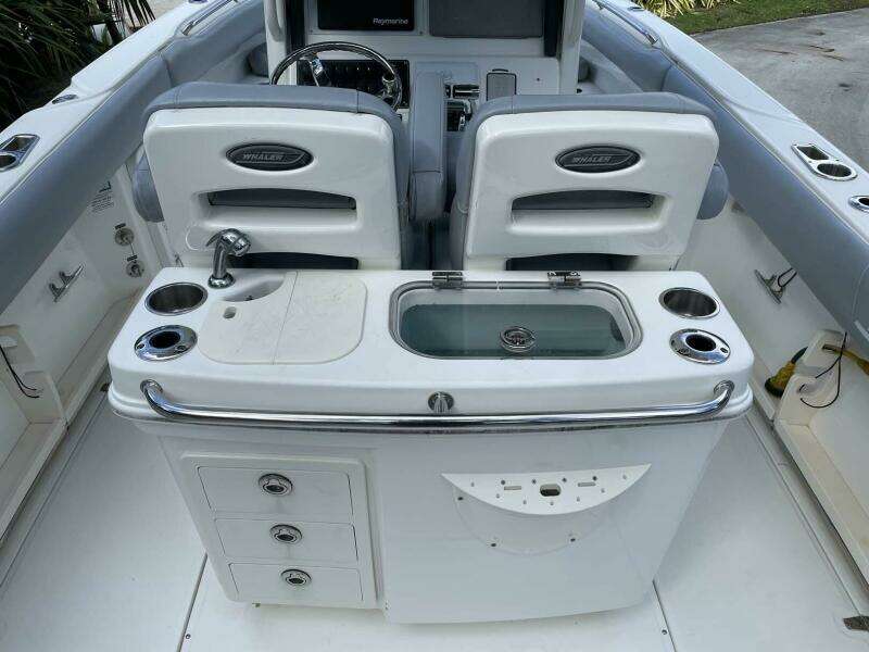 28ft Boston Whaler Yacht For Sale