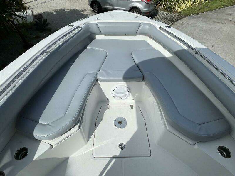 28ft Boston Whaler Yacht For Sale