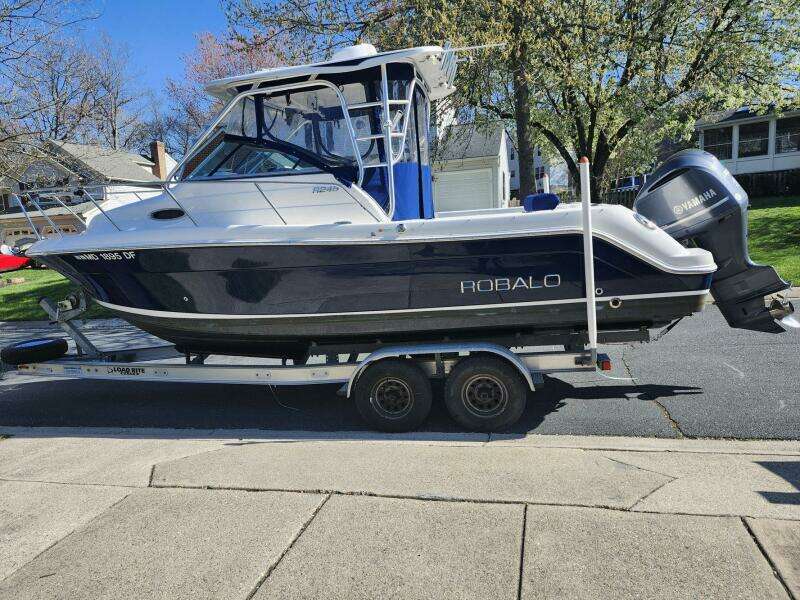 24ft Robalo Yacht For Sale
