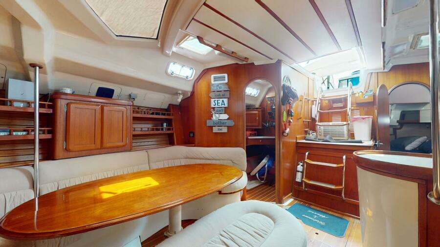 Wind Kist 43ft Hunter Yacht For Sale