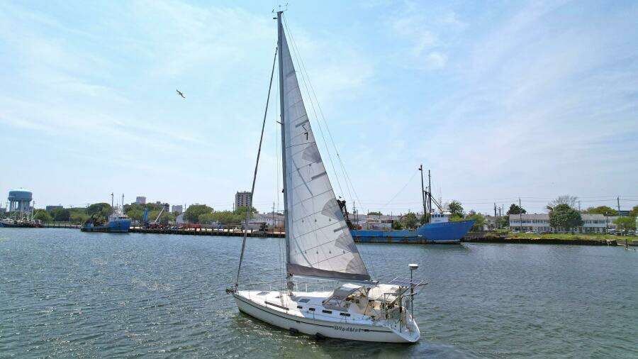 Wind Kist 43ft Hunter Yacht For Sale
