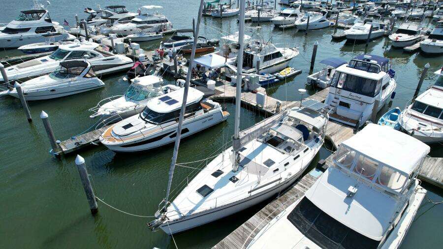 Wind Kist 43ft Hunter Yacht For Sale