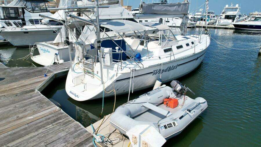 Wind Kist 43ft Hunter Yacht For Sale