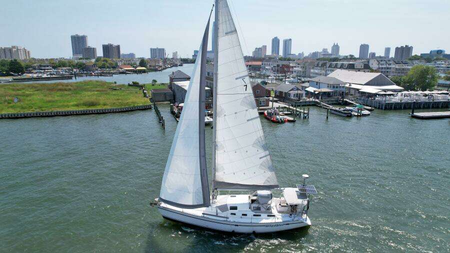 Wind Kist 43ft Hunter Yacht For Sale