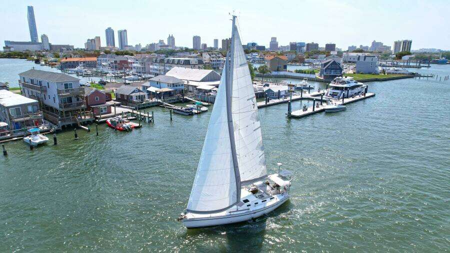 Wind Kist 43ft Hunter Yacht For Sale