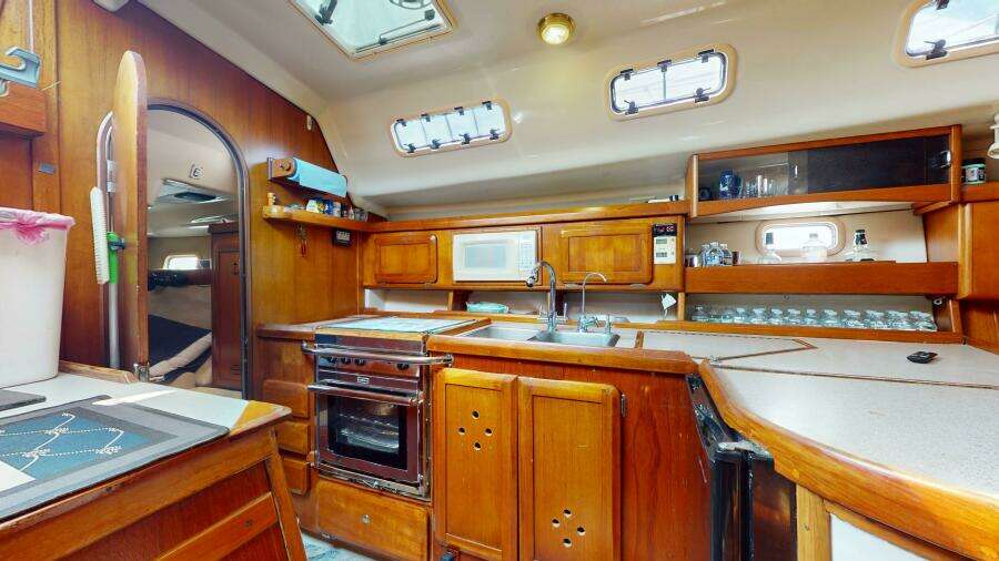 Wind Kist 43ft Hunter Yacht For Sale
