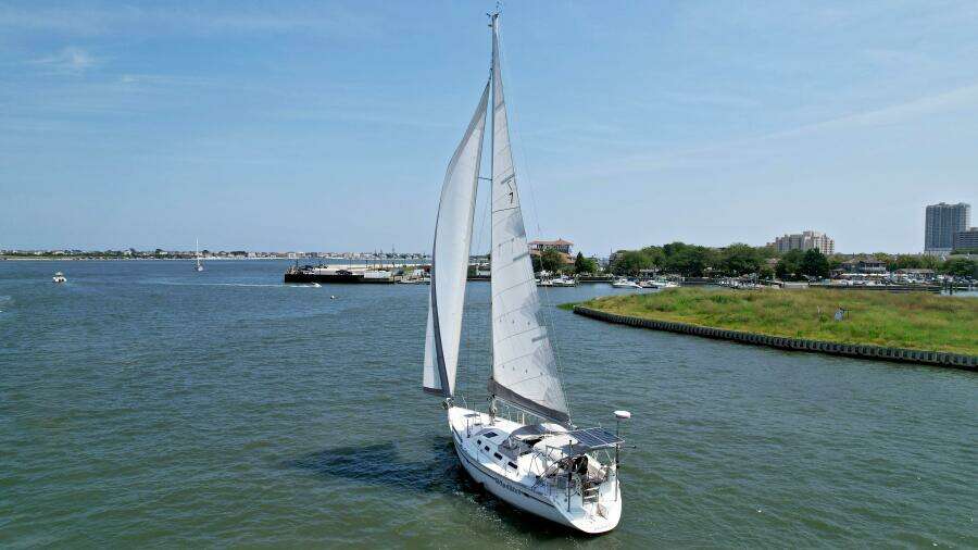 Wind Kist 43ft Hunter Yacht For Sale