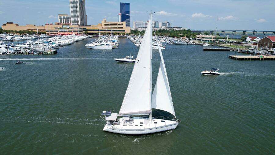 Wind Kist 43ft Hunter Yacht For Sale