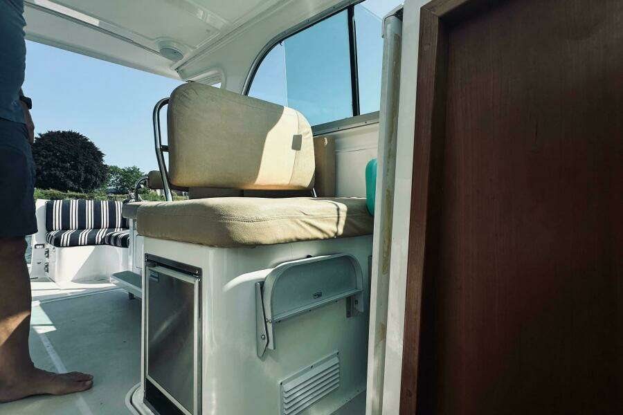 Sisters 30ft Back Cove Yacht For Sale