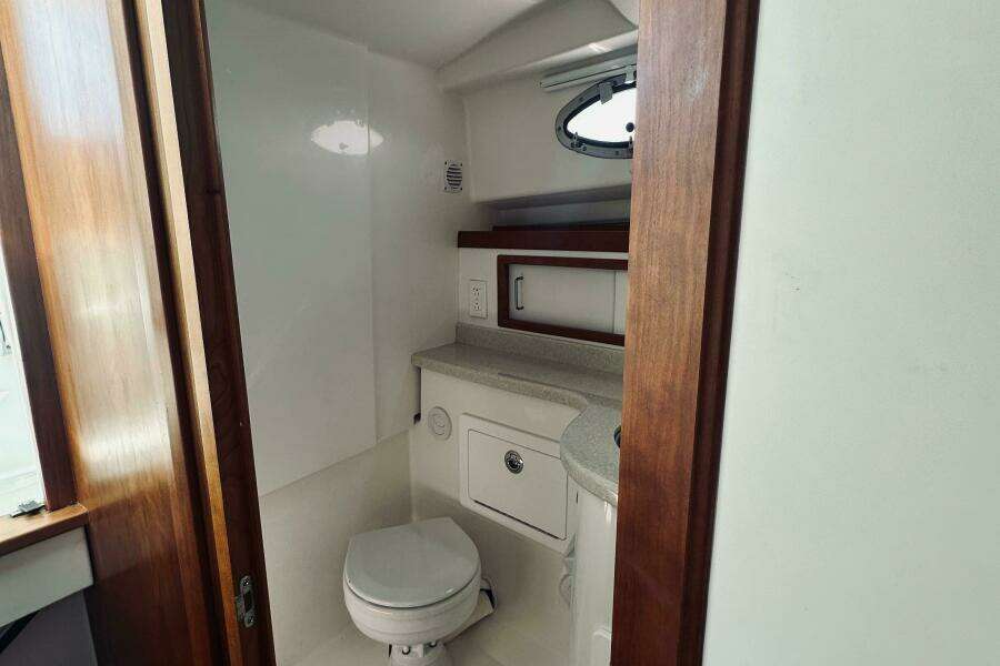 Sisters 30ft Back Cove Yacht For Sale