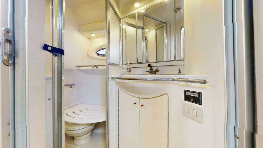 Ocean Castle 41ft Maxum Yacht For Sale