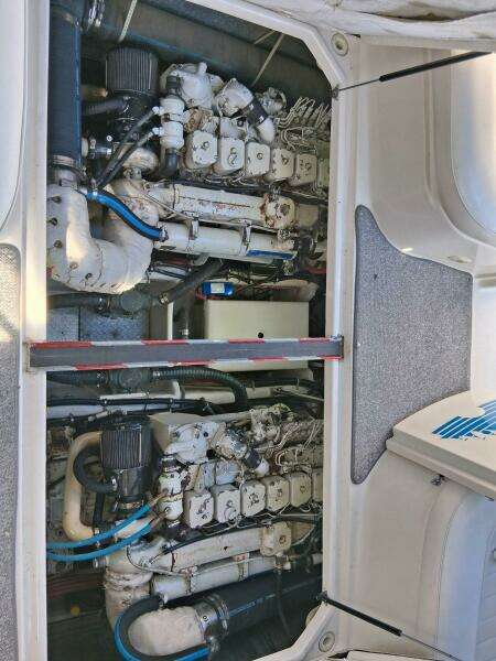 Ocean Castle 41ft Maxum Yacht For Sale