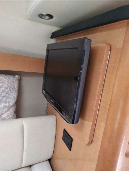 28ft Rinker Yacht For Sale