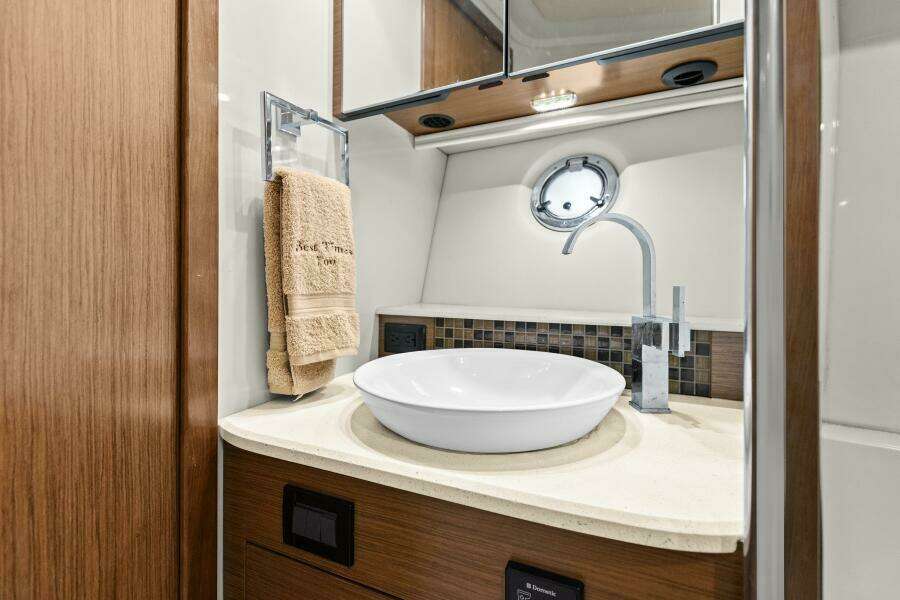 2014 45 Cruisers Yachts Cantius - Best Times Too 