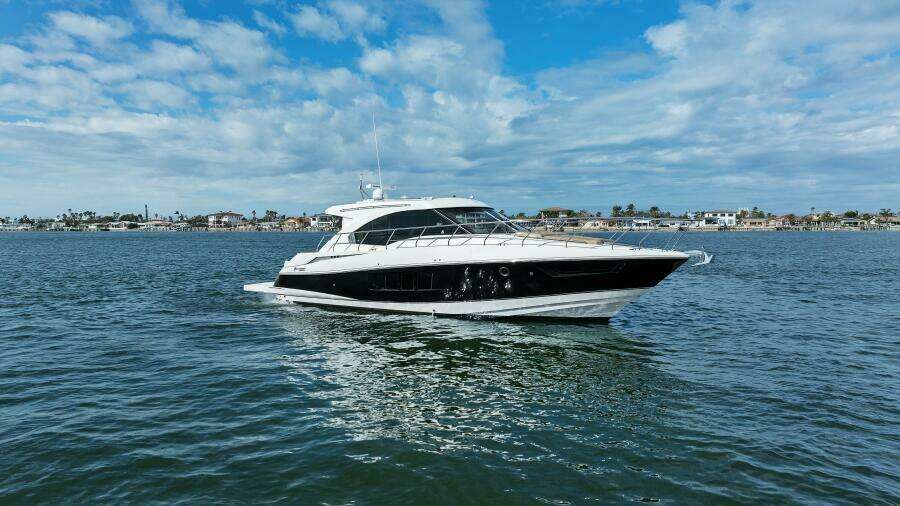 2014 45 Cruisers Yachts Cantius - Best Times Too 