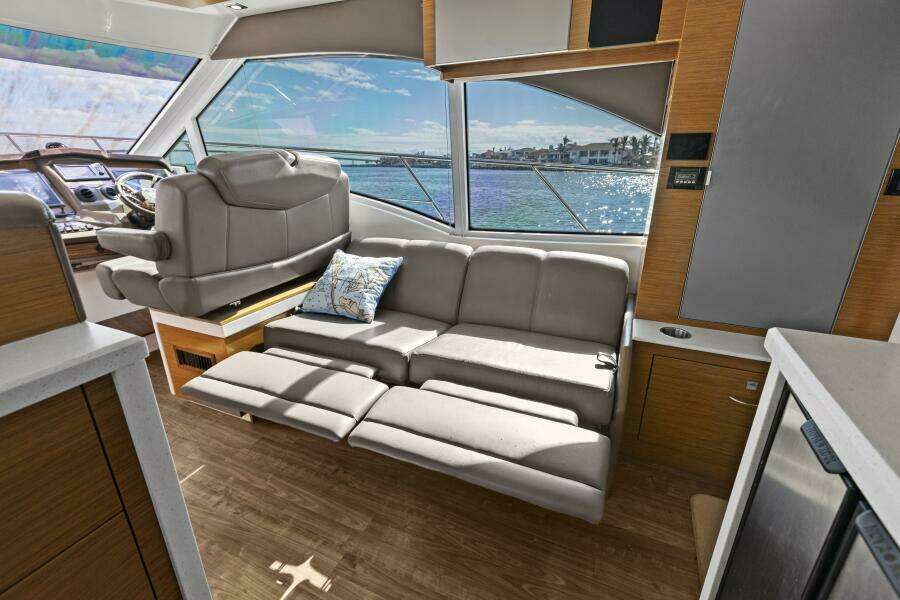2014 45 Cruisers Yachts Cantius - Best Times Too 