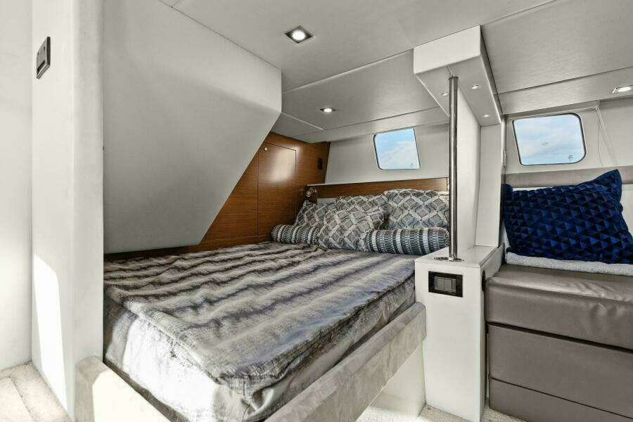 2014 45 Cruisers Yachts Cantius - Best Times Too 