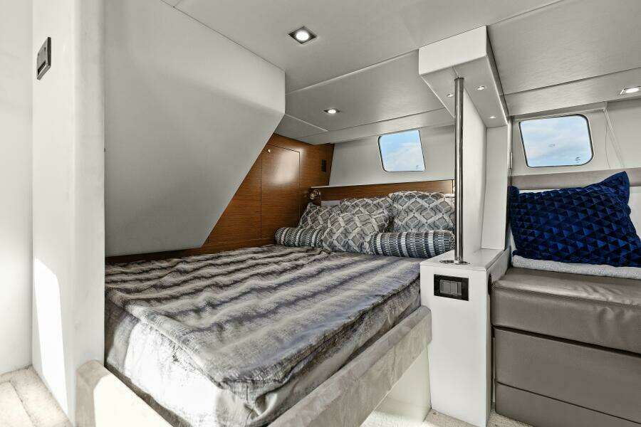 2014 45 Cruisers Yachts Cantius - Best Times Too 