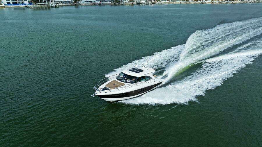 2014 45 Cruisers Yachts Cantius - Best Times Too 