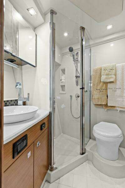 2014 45 Cruisers Yachts Cantius - Best Times Too 