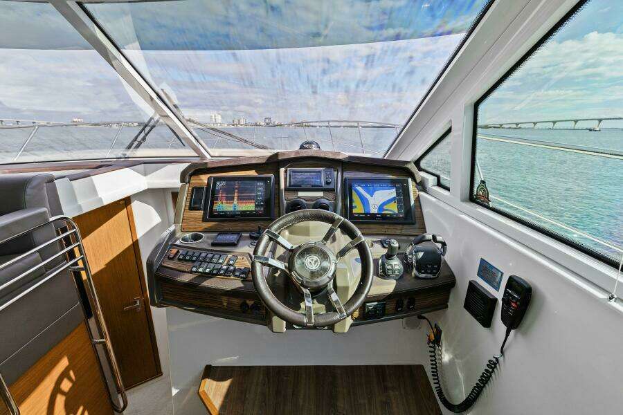 2014 45 Cruisers Yachts Cantius - Best Times Too 