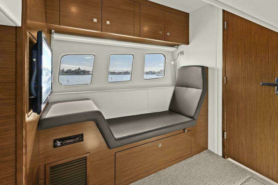2014 45 Cruisers Yachts Cantius - Best Times Too 