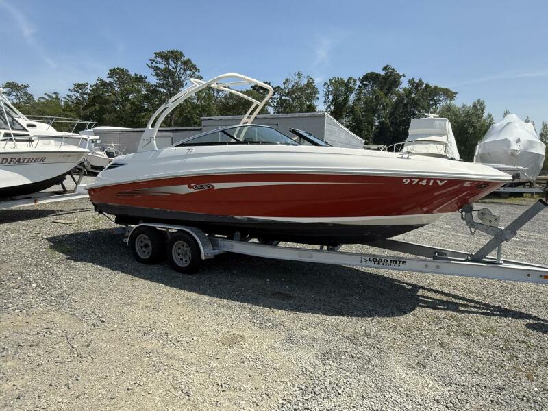 photo of 24' Sea Ray 240 Sun Deck Outboard 2014