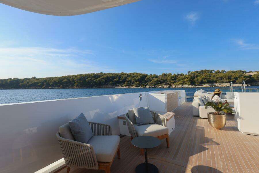 Bridge Deck Aft