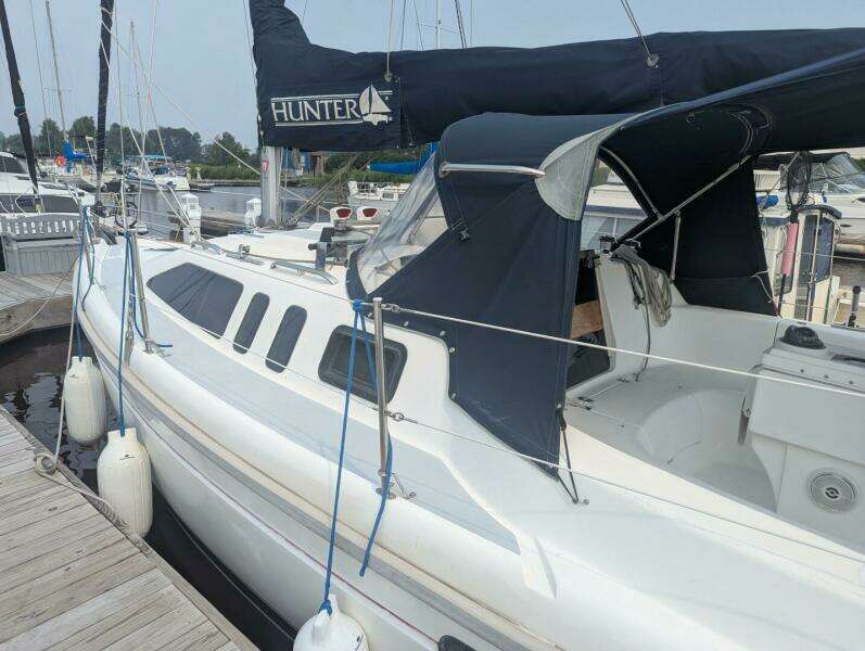 Sunny II 29ft Hunter Yacht For Sale