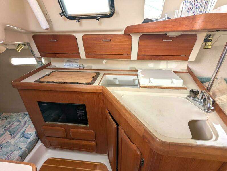 Sunny II 29ft Hunter Yacht For Sale