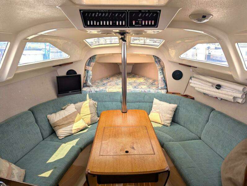 Sunny II 29ft Hunter Yacht For Sale