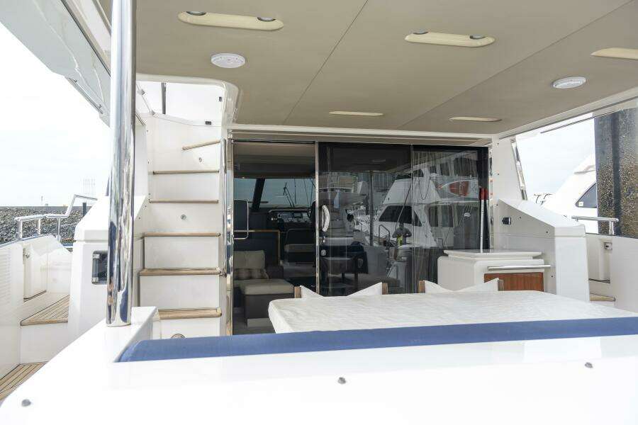 PRIVE 66ft Azimut Yacht For Sale